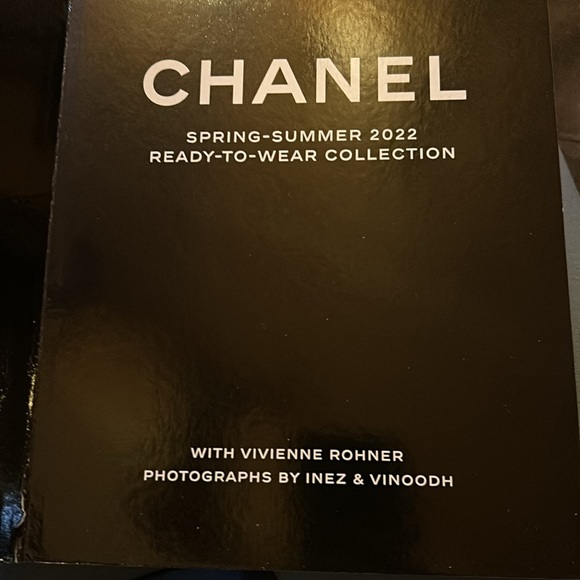 Chanel hard back coffee table book - Picture 2 of 5